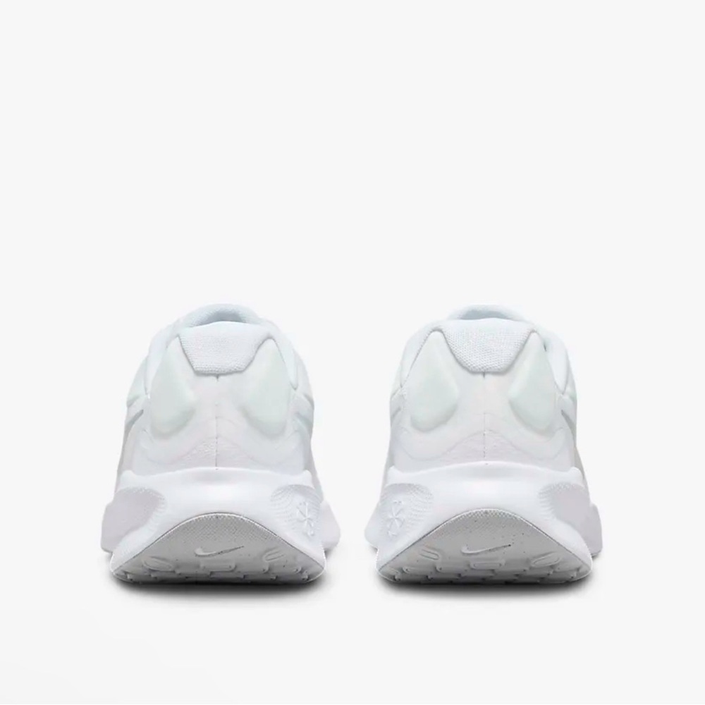 NIKE REVOLUTION 7⭐️NEW IN BOX⭐️SIZE 6 Women/4.5 Man - Picture 2 of 12